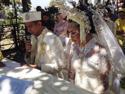 Fitri Tropica Resmi Dinikahi Irvan Hanafi