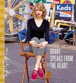 Cantiknya Taylor Swift Jadi Model Sepatu Keds