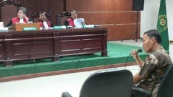 Saat Ditangkap KPK, Bupati Biak Numfor Diam Ditanya Duit Dollar