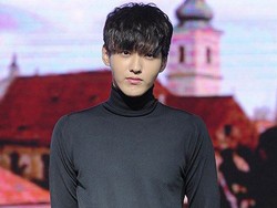 Tampil Solo Tanpa EXO, Wu Yifan Nyanyikan Lagu John Legend