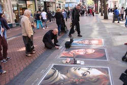 Keren! Pedestrian di Inggris Jadi Kanvas Lukisan