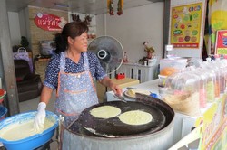 Enaknya Roti Harum Manis Ala Ayutthaya, Harus Coba!