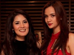 Mengintip Keakraban Nindy Ayunda dan Damita Argoebie