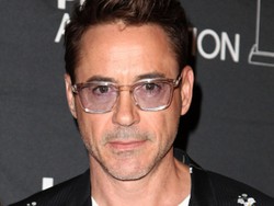 Robert Downey Jr Hadiri Sidang Kasus Narkoba Sang Putra