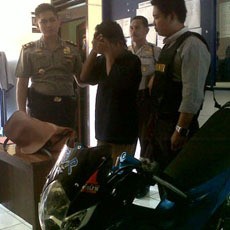 Jatuh Terpeleset, Seorang Penjambret Dimassa