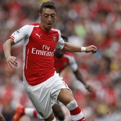 Oezil Dikritik, Wenger Membela