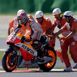 Cuma Finis ke-15 dan Belum Bisa Samai Rekor Doohan, Marquez Masih Tersenyum