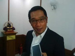 Ahok: Pak Ridwan Minta Warga DKI Naik Kereta Ke Bandung