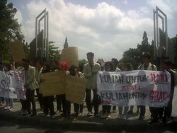 Masa Kuliah Dibatasi Maksimal Hanya 5 Tahun, Mahasiswa UGM Unjuk Rasa