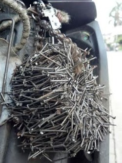 Sudah Sekitar 4 Tahun Kawasan Roxy Tak Pernah Bersih dari Ranjau Paku