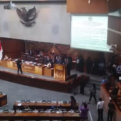UU Hak Cipta Disahkan, Bimbo Nyanyi Sajadah Panjang di Paripurna DPR