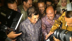 Dorong Penggunaan Produk Lokal, JK Cek Sepatu dan Tas Pengusaha Bermerk Asing