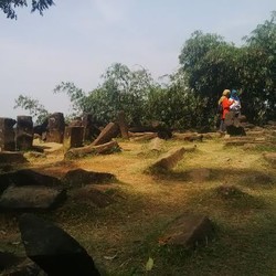Beragam Tujuan ke Gunung Padang, Foto-foto Sampai Niat Ziarah