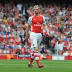 Mertesacker Tegaskan Pentingnya Hasil Bagus di Laga Pertama