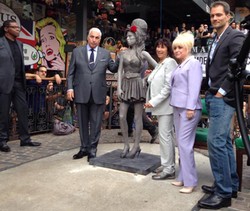 Amy Winehouse Diabadikan di Camden Town, London