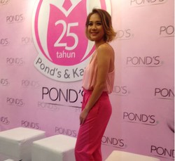 Foto: Seksinya Bunga Citra Lestari dengan Busana Nuansa Pink