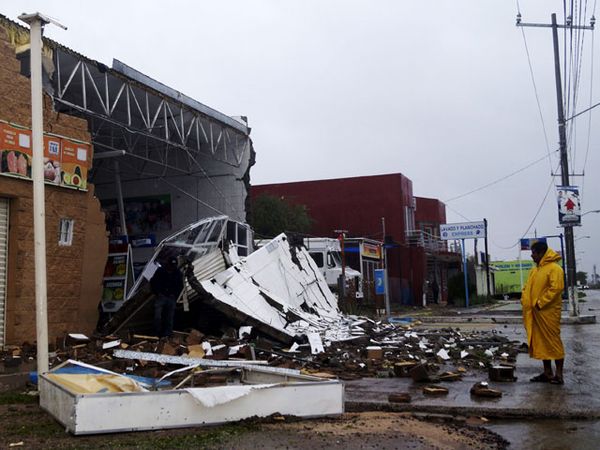 Badai Odile Terjang Meksiko Badai Odile Terjang Meksiko