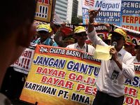 Gaji 9 Bulan Tak Dibayar, Pegawai Merpati Demo