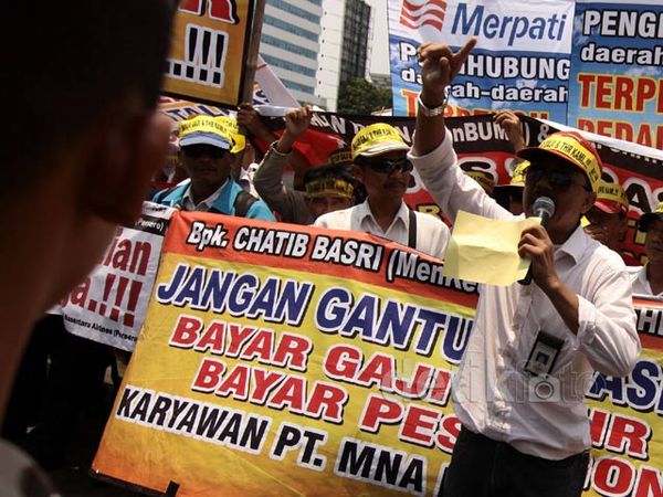 Gaji 9 Bulan Tak Dibayar, Pegawai Merpati Demo
