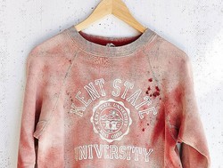 Dikecam Karena Jual Sweater Bercak Darah, Urban Outfitters Minta Maaf