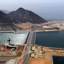 Ke Korsel, Ahok Mau Lihat Dinding Laut Terpanjang Dunia