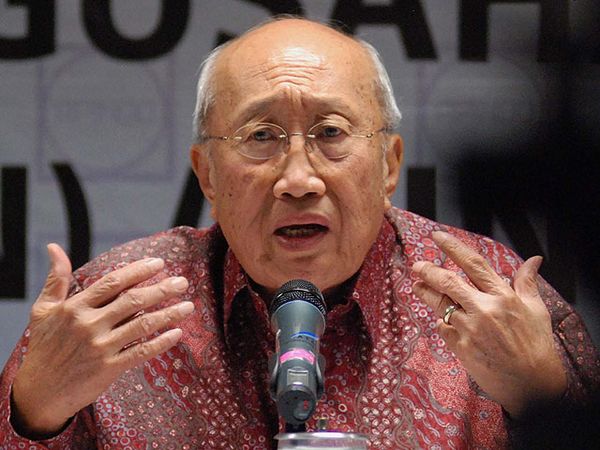 Sofjan Wanandi Usul Harga Premium Naik Rp 3.000/Liter