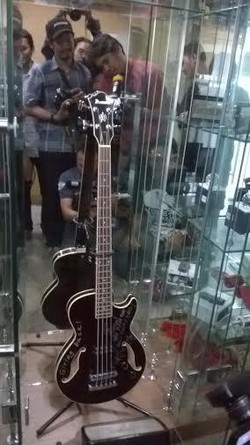 Gitar Bass Metallica untuk Jokowi Kini Dipajang di Museum Gratifikasi KPK