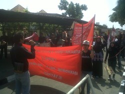 Ditemui Anggota DPRD Gerindra, Pedemo RUU Pilkada Teriak Omong Kosong