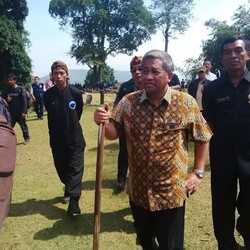 Ditemani Deddy Mizwar, Menteri Nuh Tinjau Situs Megalitikum Gunung Padang