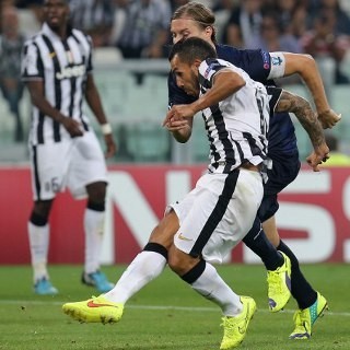 Dua Gol Tevez Menangkan Juve