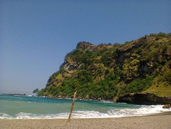 Pantai Tawang, Tempat Menghilangkan Stress di Pacitan