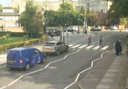 Nonton Streaming Tingkah Kocak Fans The Beatles di Abbey Road