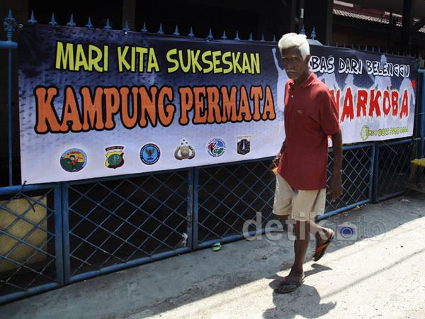 Mengintip Aktivitas Warga di Kampung Ambon