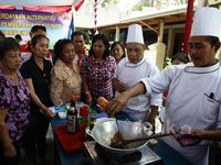 Warga Kampung Ambon Dapat Pelatihan Memasak