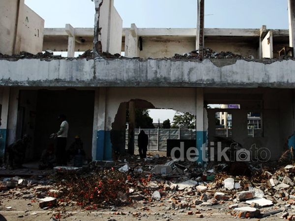 Terminal Lebak Bulus Dibongkar