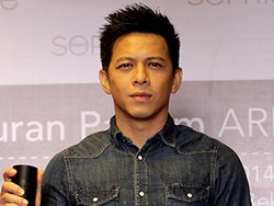 Mudah-mudahan Sophia Latjuba Bisa Bimbing Ariel