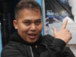 Ibunda Cinta Laura ke Denny ILK: Mana Janji Kutunggu Jandamu?