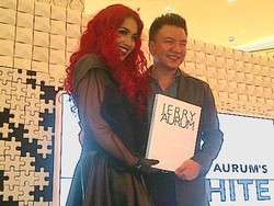 Denada Berambut Merah, Jerry Aurum Minder