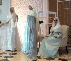 Irna Mutiara Tampilkan Busana Pengantin Syari yang Simple dan Mewah