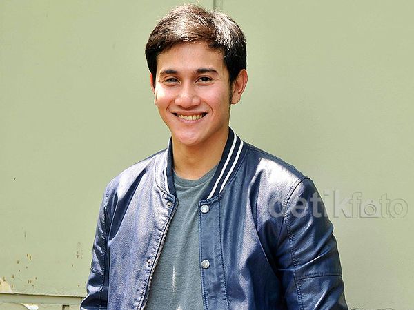 Hot Daddy, Vino G Bastian