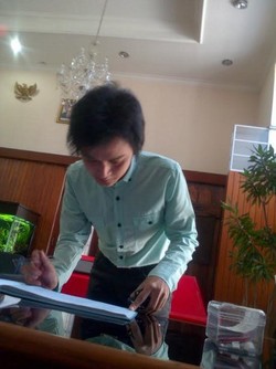 Merasa Dipojokkan, Yurel Angkat Suara Soal Foto Mesum PNS