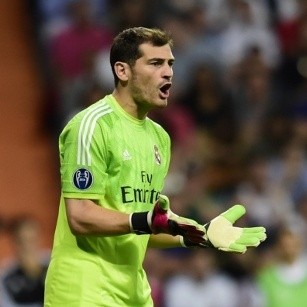 Casillas Bukan Robot