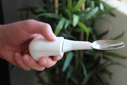 Liftware, Sendok Pintar untuk Bantu Pasien Parkinson Makan