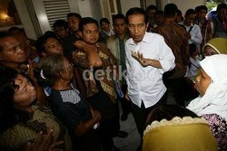 Melihat Keakraban Jokowi dan Ajudan Sipilnya