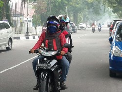 Asap Pekat Kepung Pekanbaru, Warga Mulai Gunakan Masker
