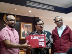 ICW Serahkan Petisi Dukung Penghentian RUU KUHAP ke Pimpinan DPR