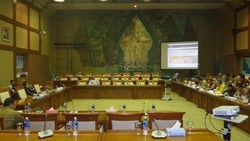 Banyak Hantu Saat Rapat DPR, Ini Penjelasan Ketua Komisi VII
