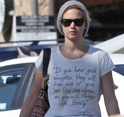 Dikabarkan Pacaran, Jennifer Lawrence Kepergok Keluar dari Rumah Chris Martin