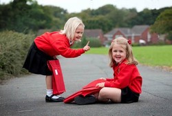 Bukan Anak Kembar, 2 Gadis Cilik 4 Tahun Ini Adalah Tante dan Keponakan