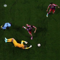 Mengunci Xabi Alonso vs Memanfaatkan Lini Kedua